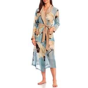 One Hundred Stars OS Stork Sky Print Robe
**Never Worn